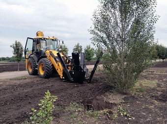 Трактор JCB 4CX + Пересадчик деревьев